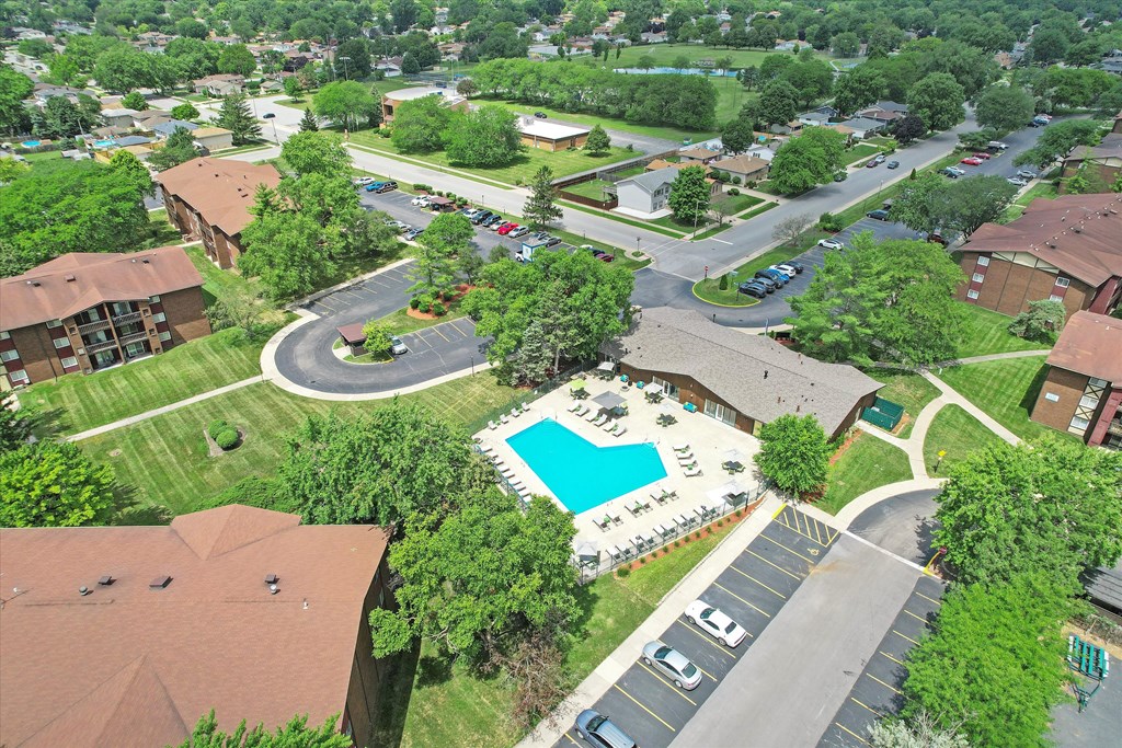 a view of the pool at heritage park apartments or nearby