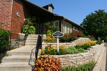 2800 Windsor Drive 1-2 Beds Apartment for Rent - Photo Gallery 46