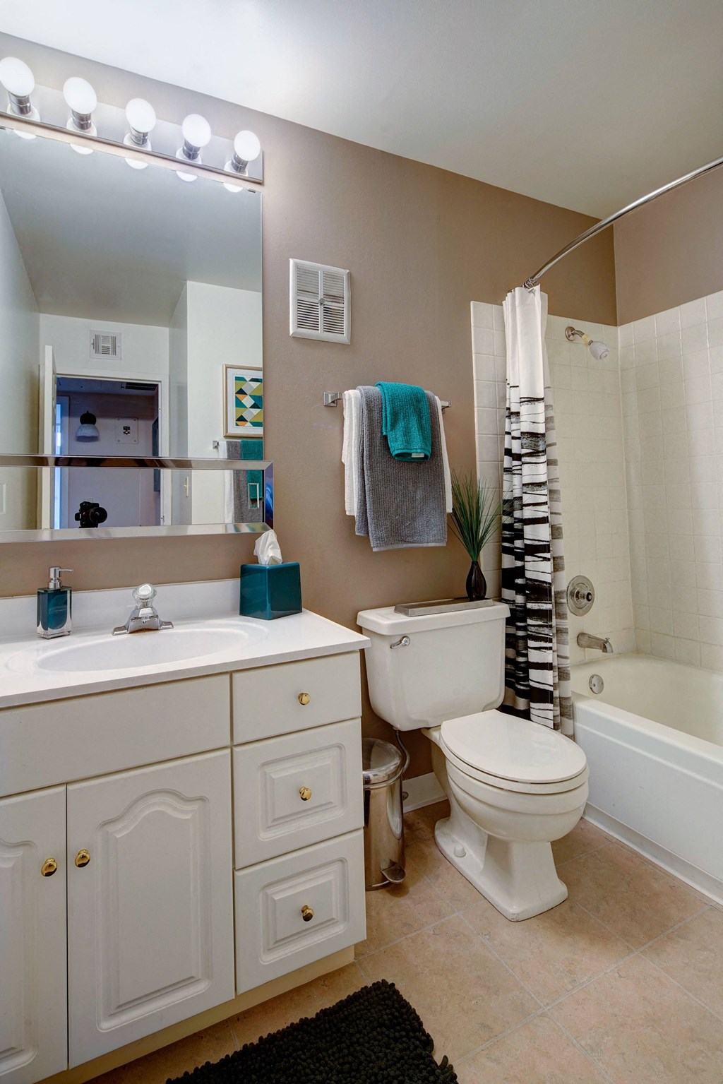 Luxurious Bathrooms at Foxboro Apartments, Wheeling, 60090