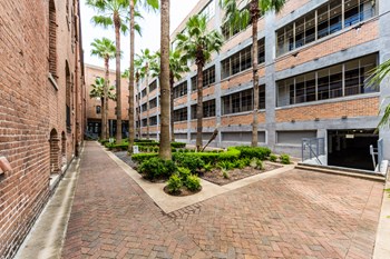 2115 Runnels St 1-3 Beds Apartment for Rent - Photo Gallery 3