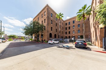 exterior view of East End Lofts apartment building in Houston, Texas - Photo Gallery 2