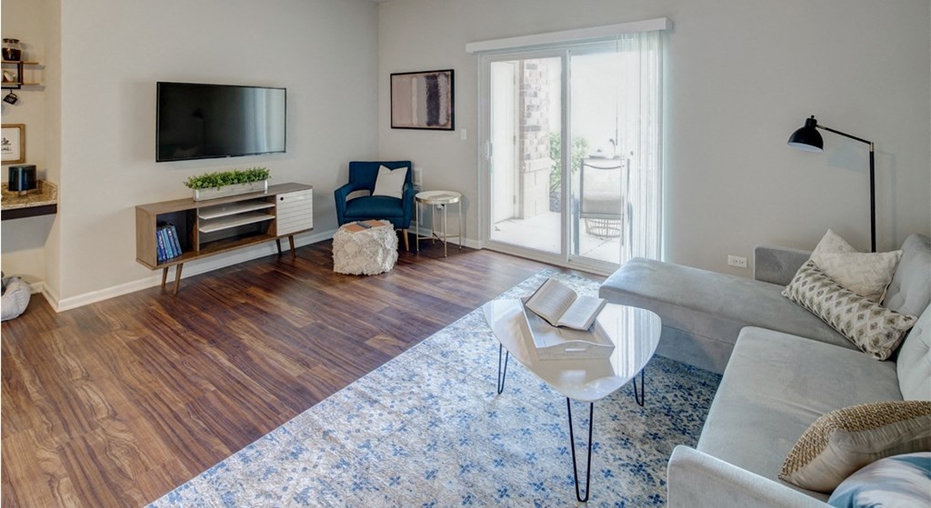 hardwood floors and open floorplans at Algonquin Square Apartment Homes, Algonquin, IL, 60102