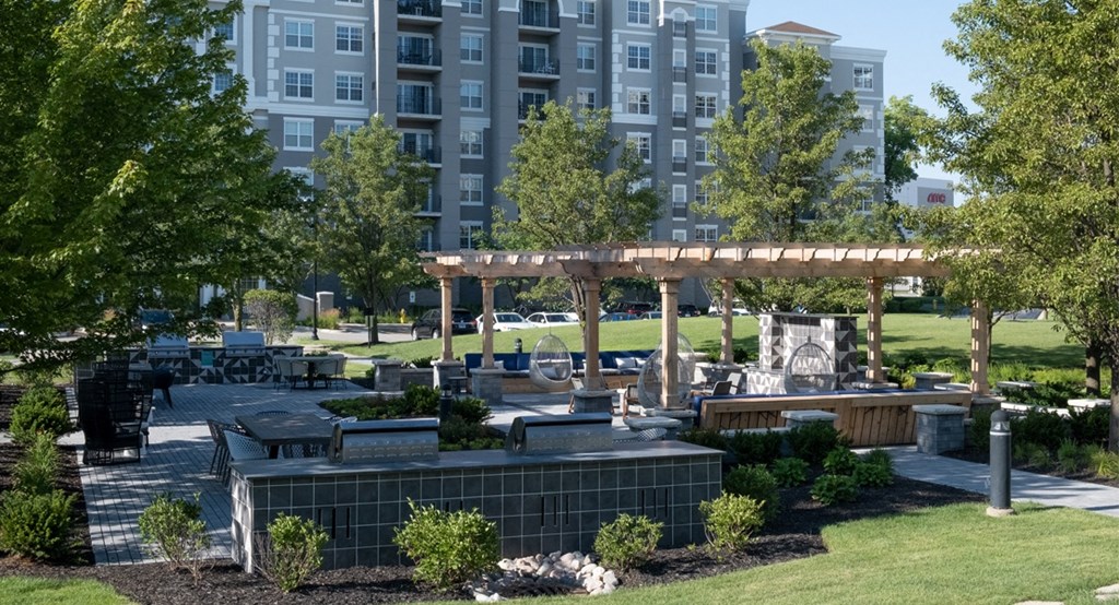 Grilling stations and picnic area at The Mil'Ton in Vernon Hills, IL