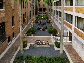 A courtyard with a fountain in the middle of it.