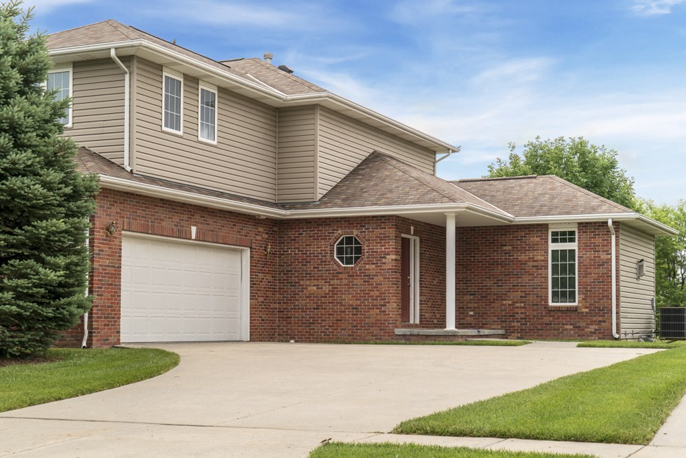 duplex exterior private entrances at cascade pines