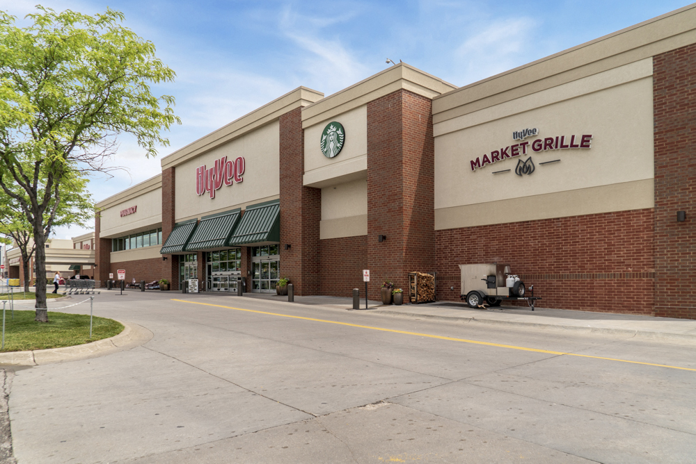 Cascade Pines is conveniently located near many businesses including Hy-Vee