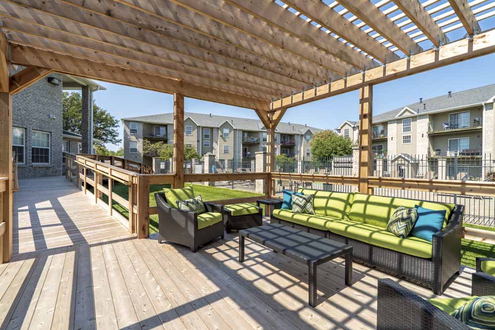 Pergola with lounge seating at Eagle Run Apartments in northwest Omaha 68164