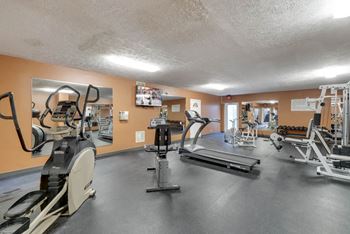 Fitness center at Eagle Run Apartments in northwest Omaha 68164