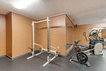 Weightlifting equipment at Eagle Run Apartments in northwest Omaha 68164