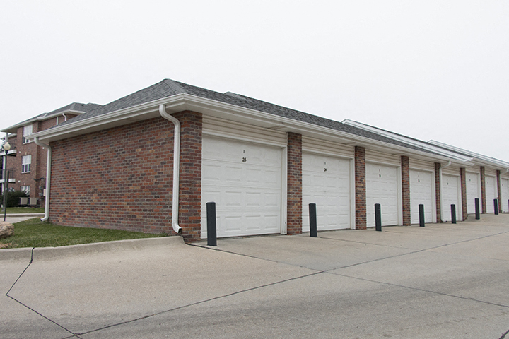 Williamsburg Park Apartments Detached Garages Lincoln NE