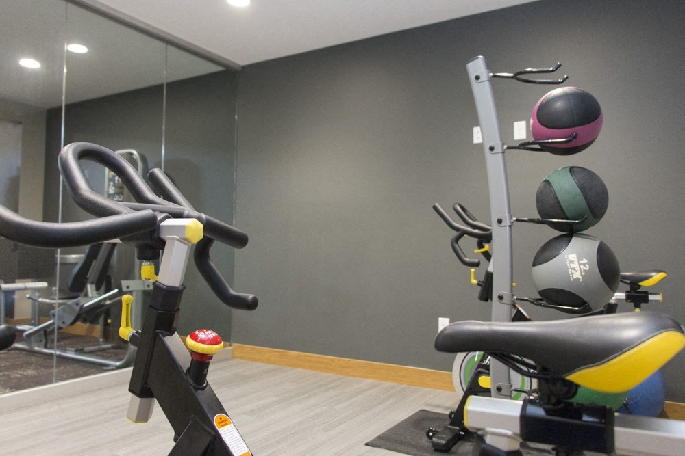 Yoga studio in 24 hour fitness center at fountain glen apartments