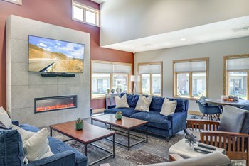 clubhouse interior Fountain Glen apartments - Photo Gallery 2