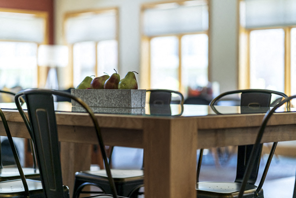 Table and seating at clubhouse at Fountain Glen Apartments