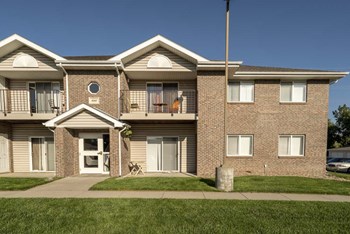 Exterior with balconies and patios at Highland View Apartments in north Lincoln NE 68521 - Photo Gallery 45