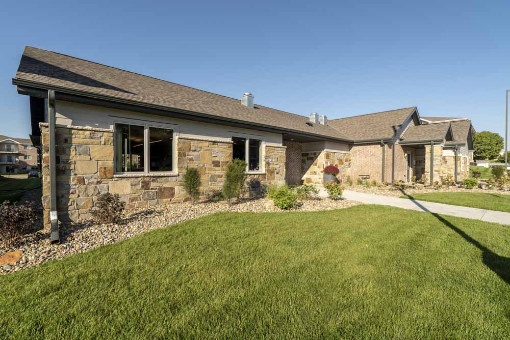 Exterior view of clubhouse at Highland View Apartments in north Lincoln NE 68521