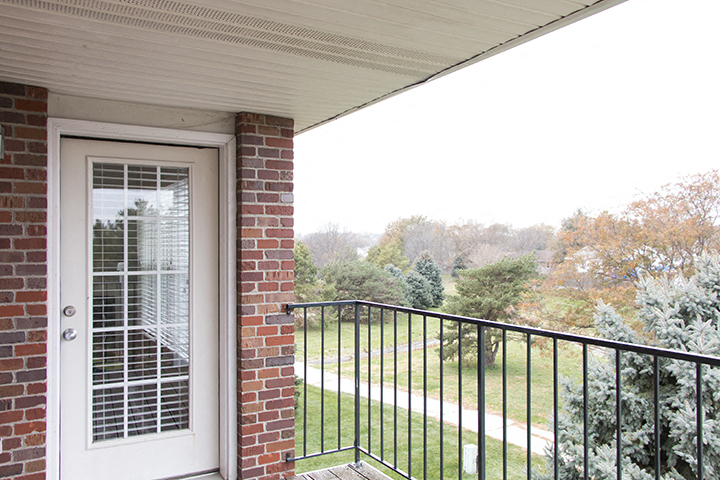 Williamsburg Park Apartments Large Balcony Space Lincoln NE