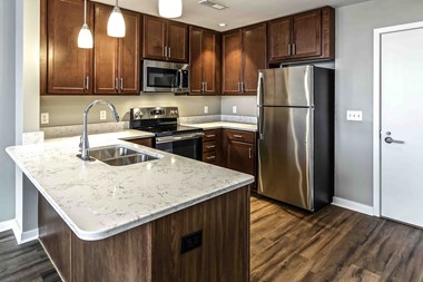 Interiors-Midtown-Crossing-Apartments-Omaha-NE-one-bedroom-apartment1
