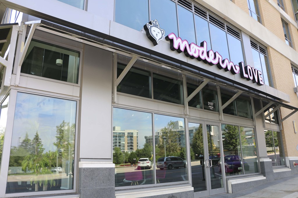 Popular Restaurants Nearby at Midtown Crossing Apartments, Nebraska