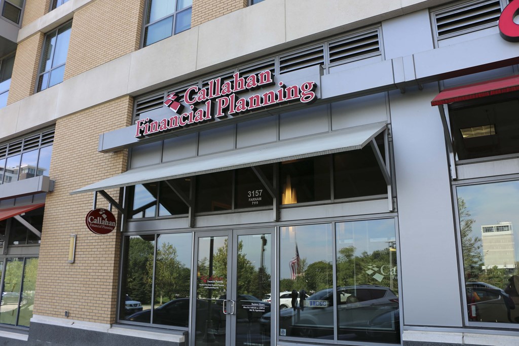 Complete All Your Financial Planing Needs Here at Midtown Crossing Apartments, Omaha, NE, 68131