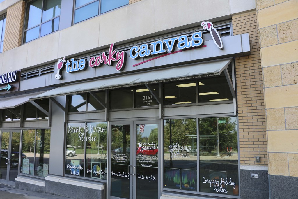 Walking Distance To Many Popular Restaurants at Midtown Crossing Apartments, Omaha, 68131