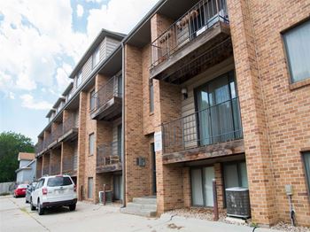 Side of building with balcony at Capitol View Apartments in Lincoln Nebraska 