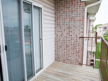 Exterior balcony at Highland View Apartments in Lincoln NE - Photo Gallery 44