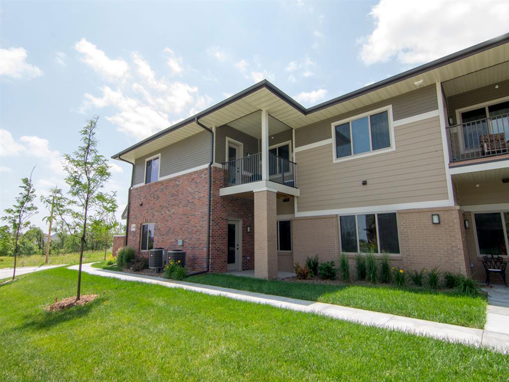 Exteriors-North Pointe Villas Building View in Lincoln NE