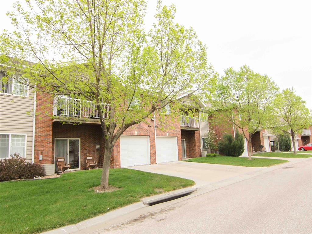 Exteriors-Apartment Building at Pinebrook Apartments in Lincoln NE