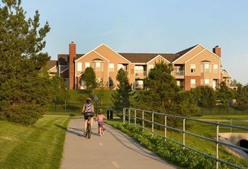adjacent bike path at Ridge Pointe Villas in Lincoln Nebraska