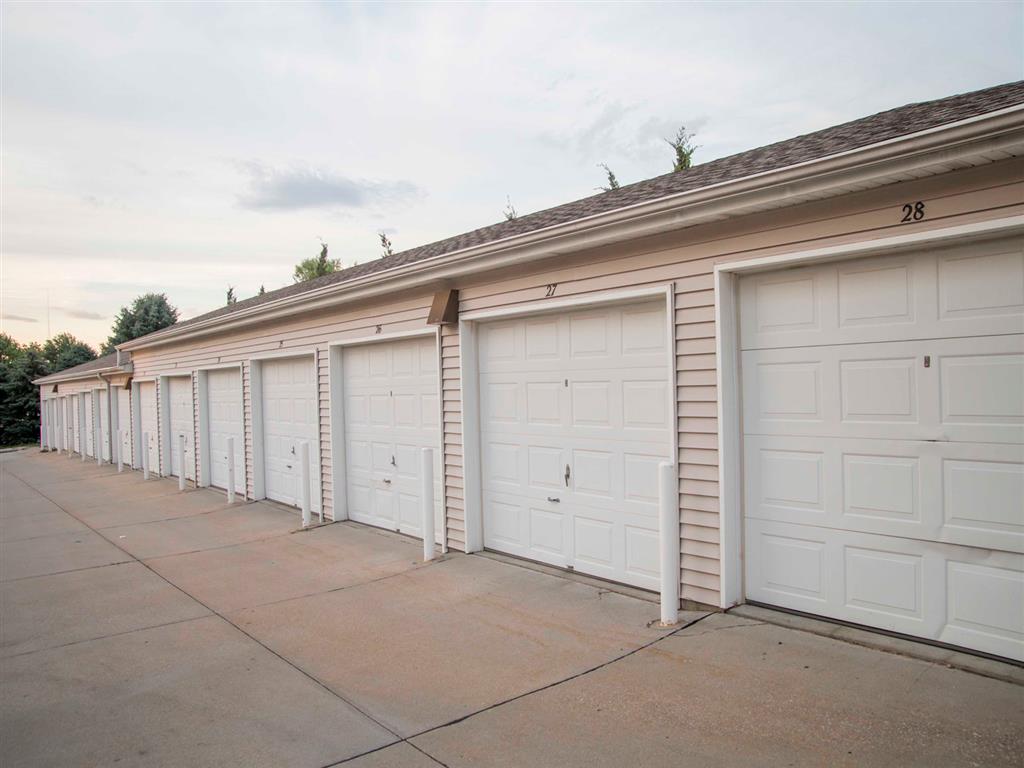 Exteriors-Skyline View Apartments Detached Garages in Lincoln NE