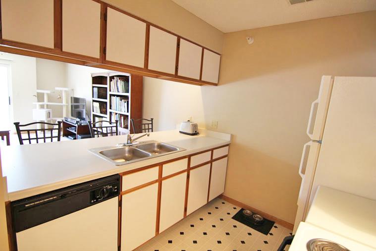 Interiors-Skyline View Apartments Kitchen in Lincoln NE