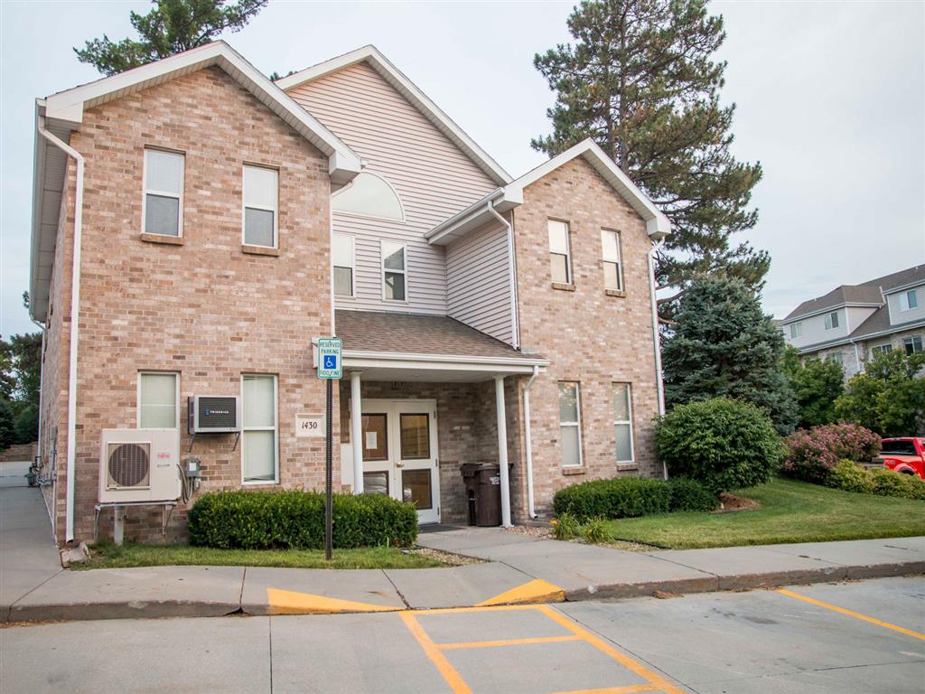 Exteriors-Skyline View Apartments Outside Building View Lincoln NE