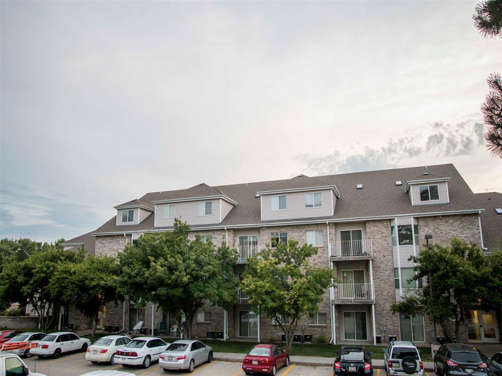 Exteriors-Skyline View Apartments Outside Building View Lincoln NE