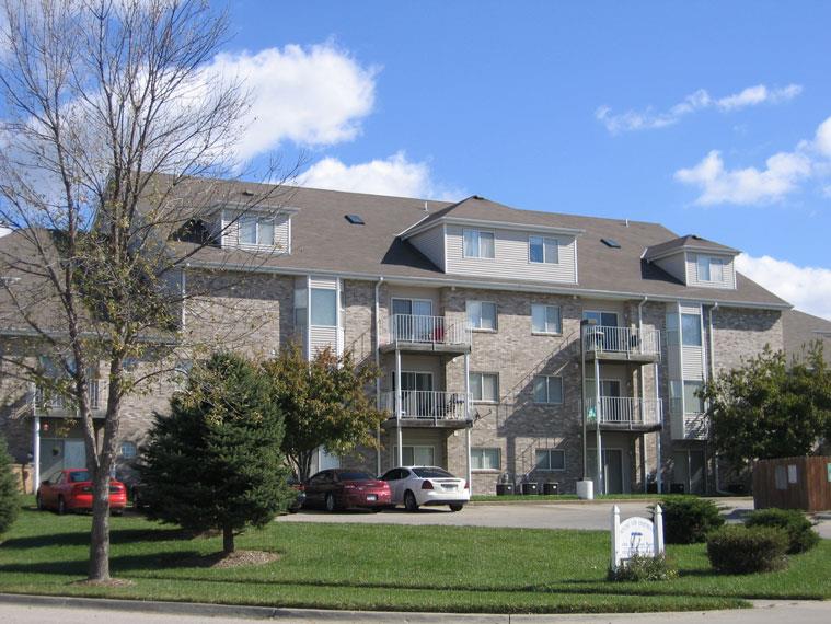 Exteriors-Skyline View Apartments Outside Building View Lincoln NE