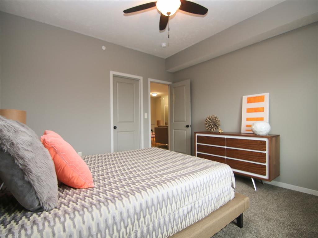 bedroom with ceiling fan at Villas at Wilderness Ridge in Lincoln Nebraska - Photo Gallery 29