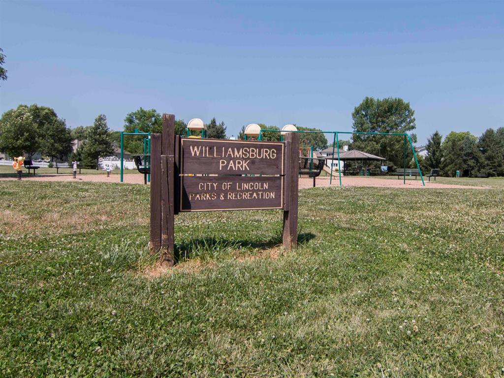 Williamsburg Park city park near Williamsburg Park Apartments in Lincoln NE
