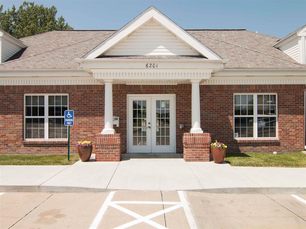 Leasing office at Williamsburg Park Apartments in Lincoln NE