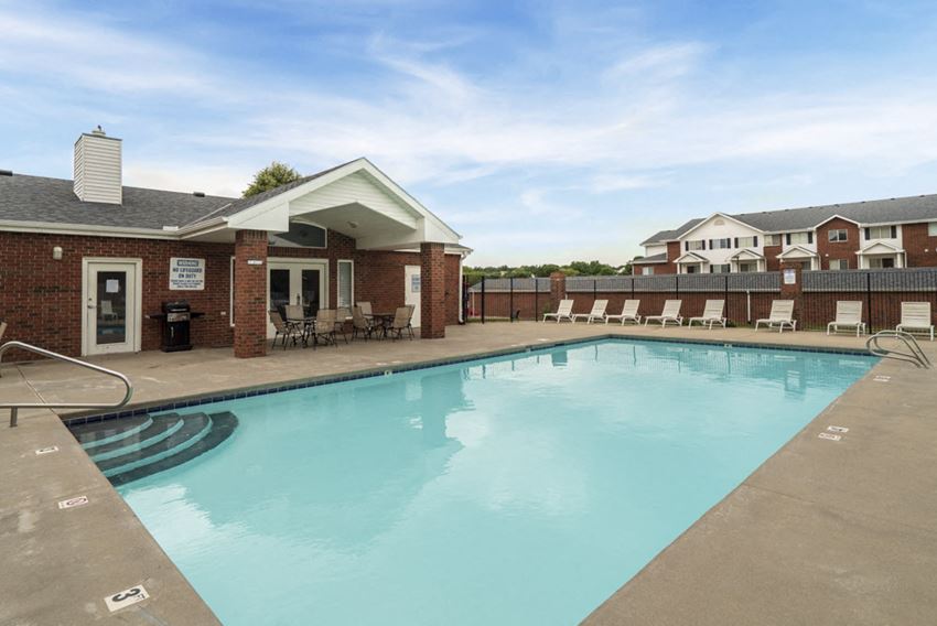 Pool at Pine Lake Heights - Photo Gallery 1