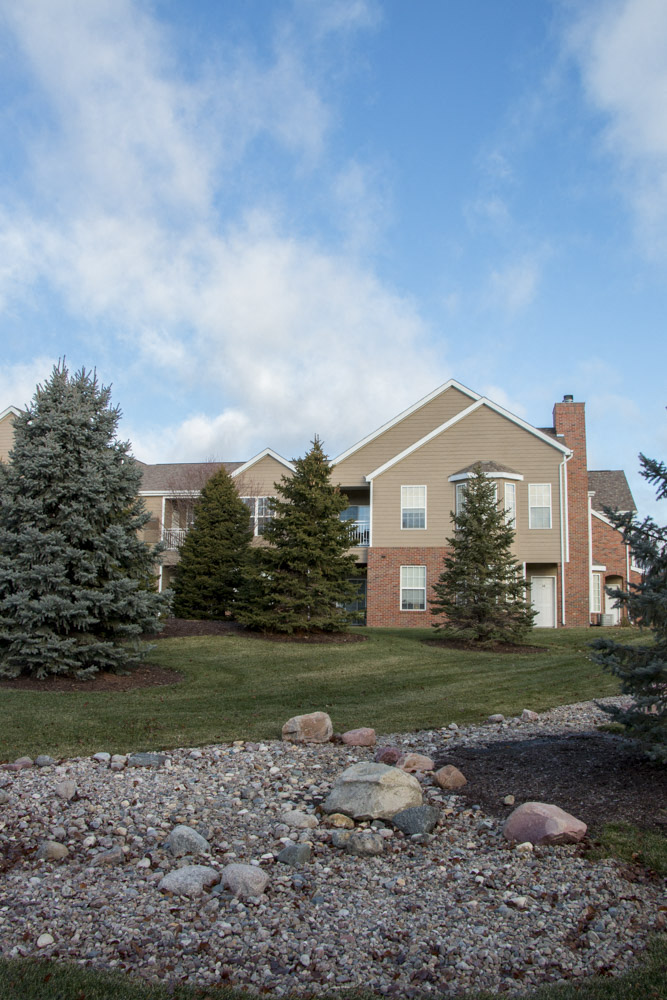 Exteriors-Ridge Pointe Villas near 40th and Pine Lake exterior