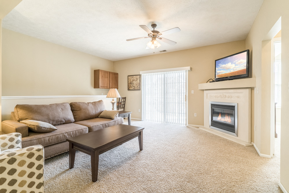 Interiors-Living room of 1 bedroom apartment for rent at Ridge Pointe Villas