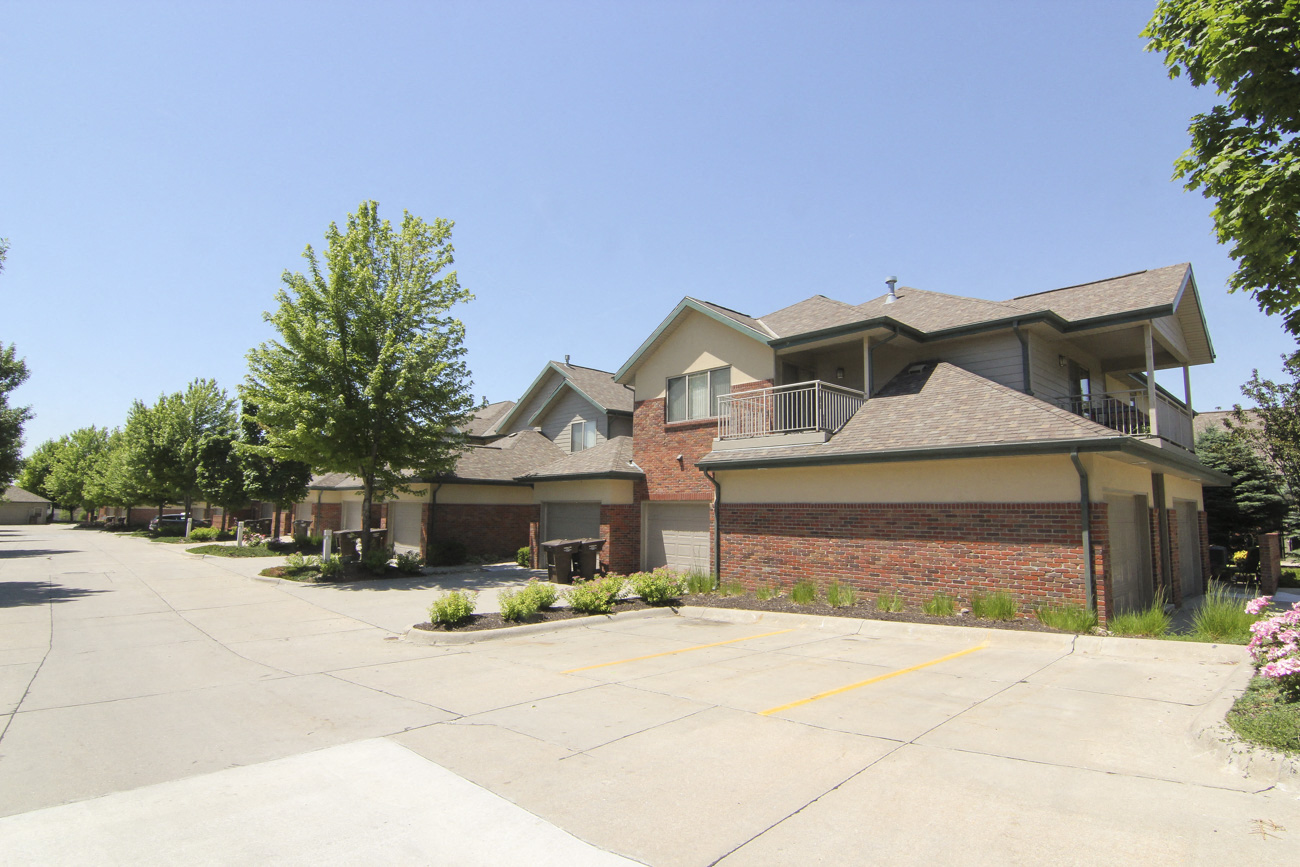 Exteriors-Southwind Villas in La Vista NE with private entrances