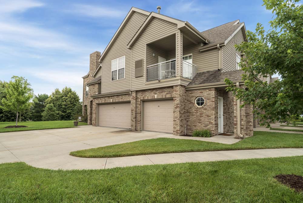 Exterior view of Stone Ridge Estates with attached garages