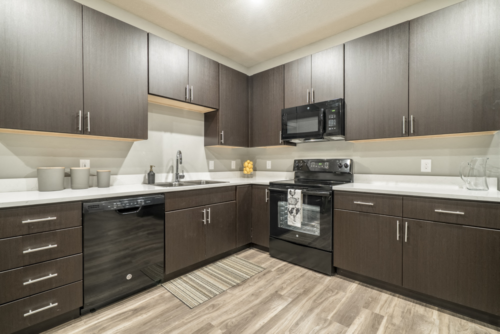 Traditional design kitchen with dark cabinetry, quartz countertops in Blackstone District Omaha