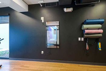 a yoga studio featuring an Echelon mirror for on-demand fitness courses