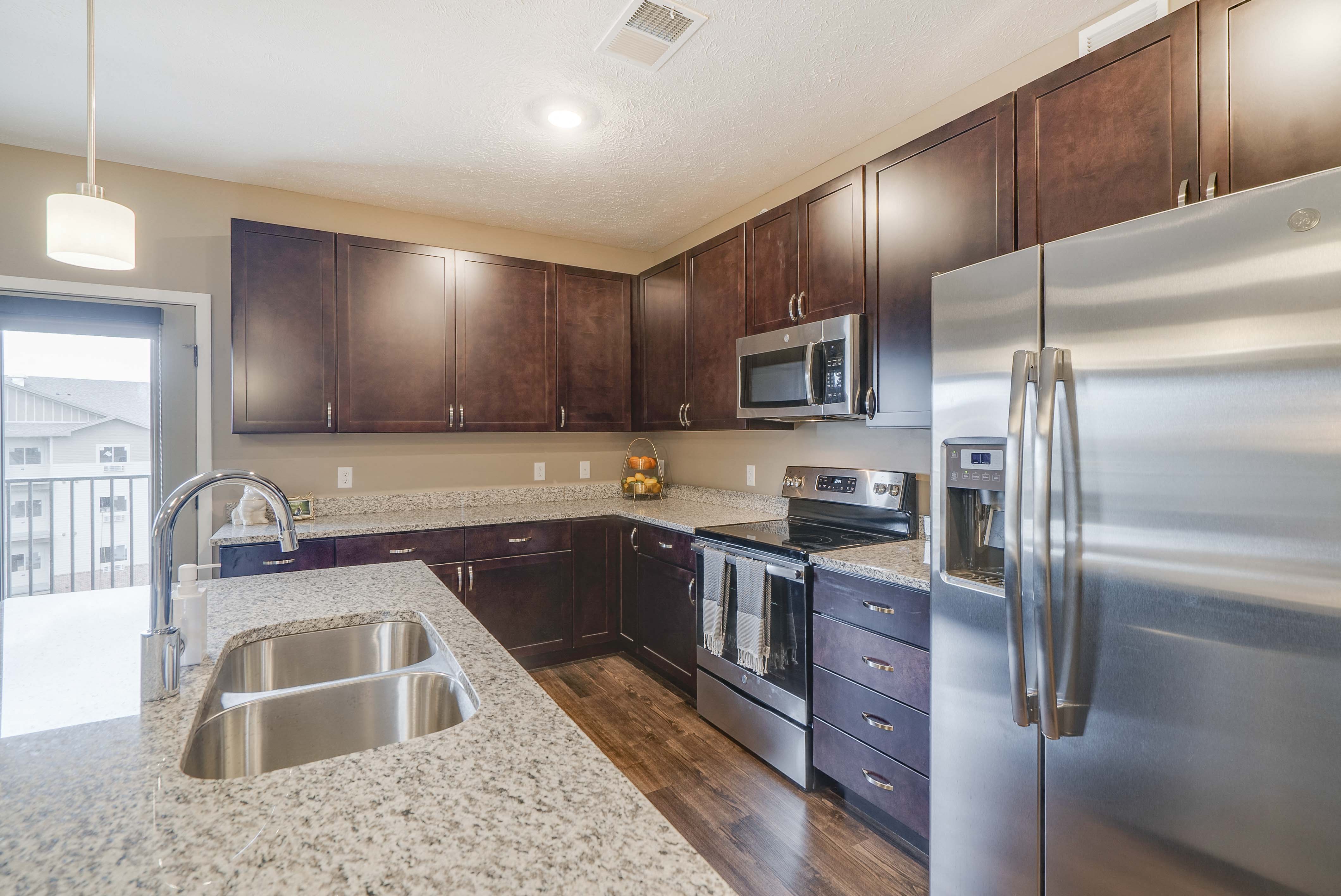 Spacious kitchens with granite countertops at The Flats at Shadow Creek new luxury apartments in east Lincoln NE 68520