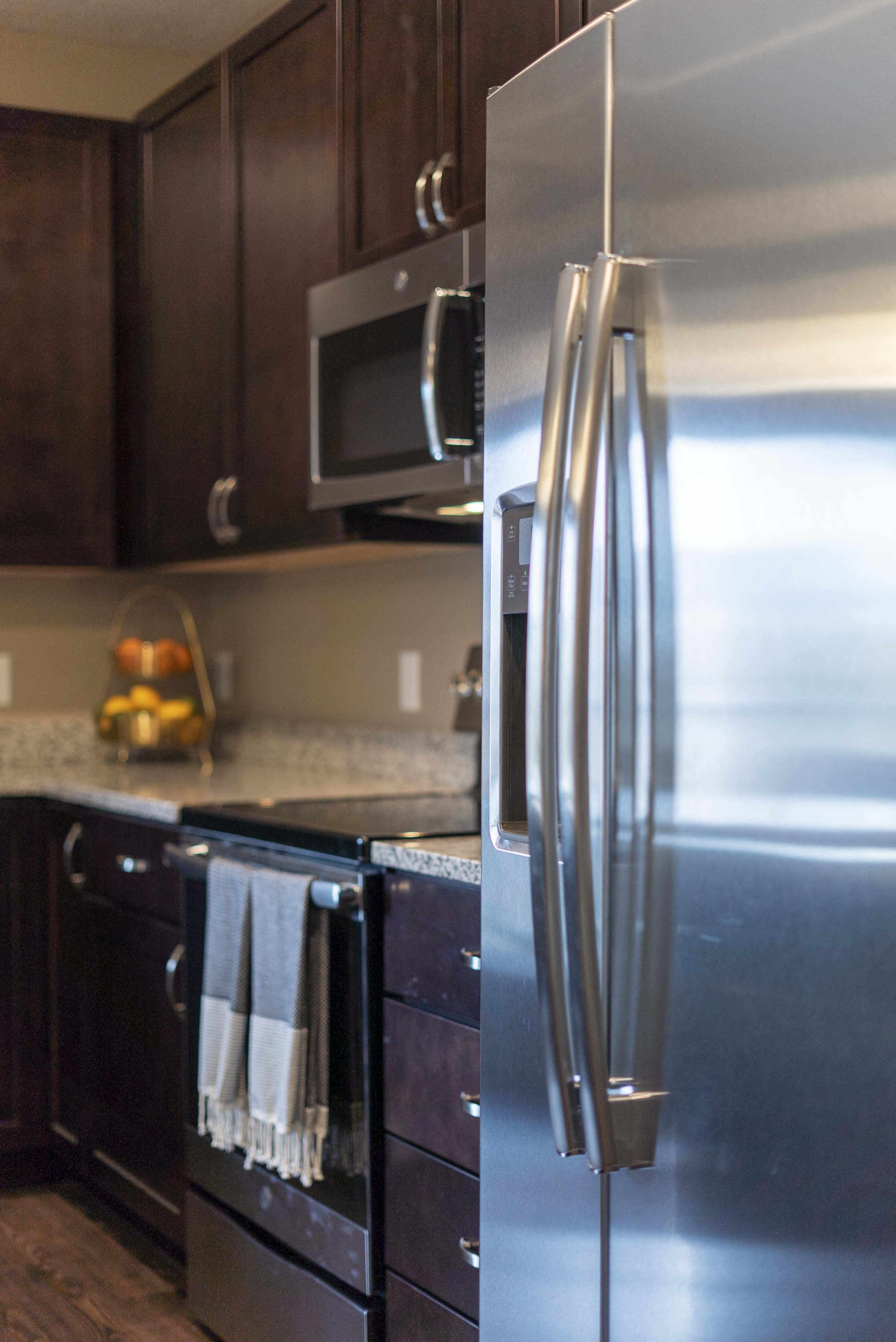 Spacious kitchens with granite countertops at The Flats at Shadow Creek new luxury apartments in east Lincoln NE 68520