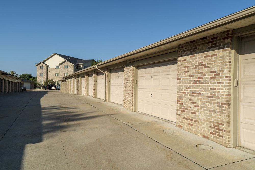 Detached garages for rent at Grand Legacy apartments and townhomes in west Omaha NE 68130