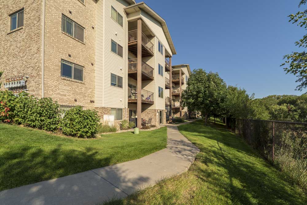 Exterior view of balconies overlooking Zorinsky Lake at Grand Legacy apartments and townhomes in west Omaha NE 68130