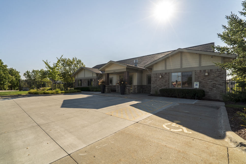 Exterior view of clubhouse  at Grand Legacy apartments and townhomes in west Omaha NE 68130