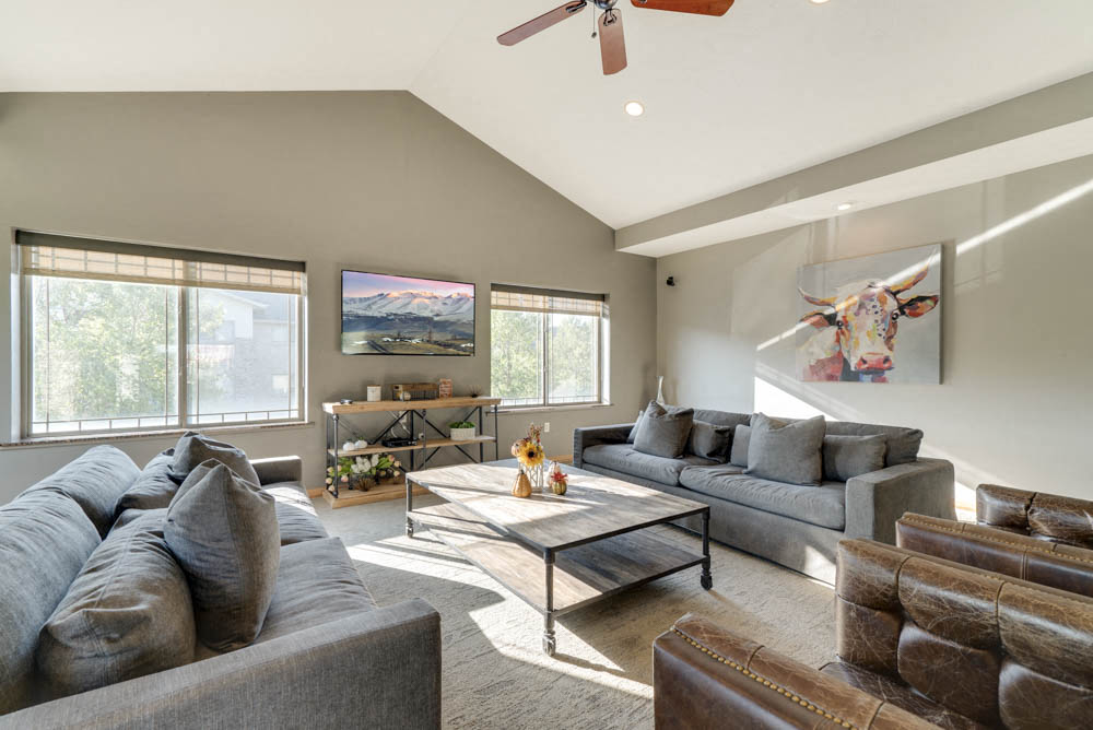 Renovated clubhouse with TV lounge  at Grand Legacy apartments and townhomes in west Omaha NE 68130